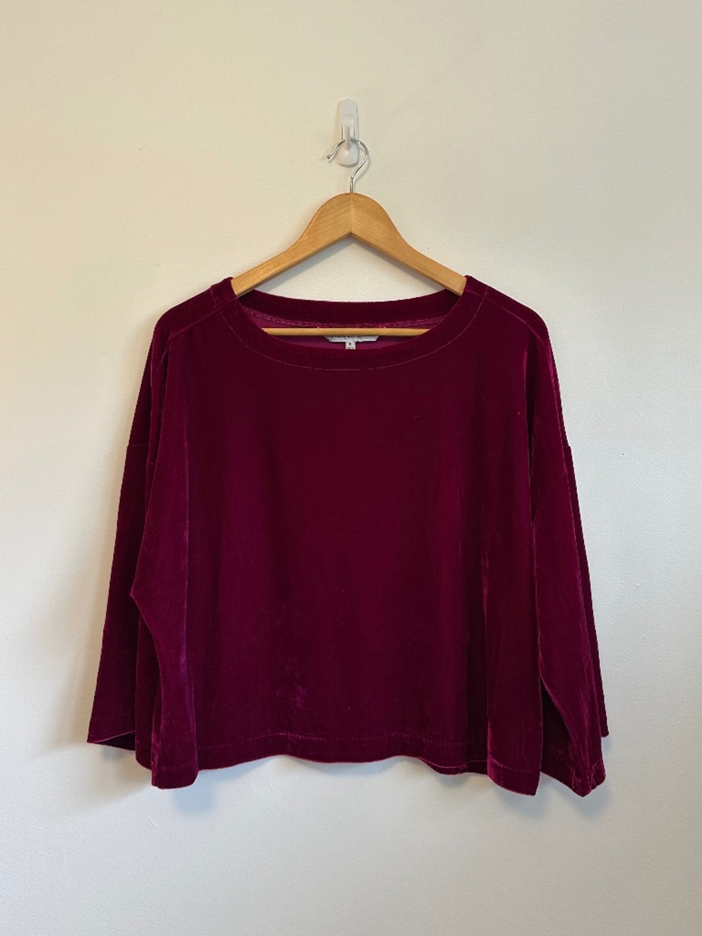 Cupcakes and Cashmere NWT Loden Fuchsia Velvet Top | Size Small